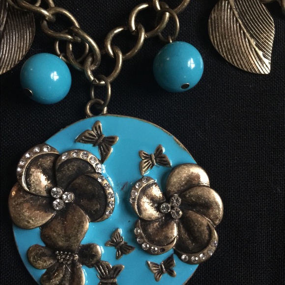 Necklace - Picture 2 of 3